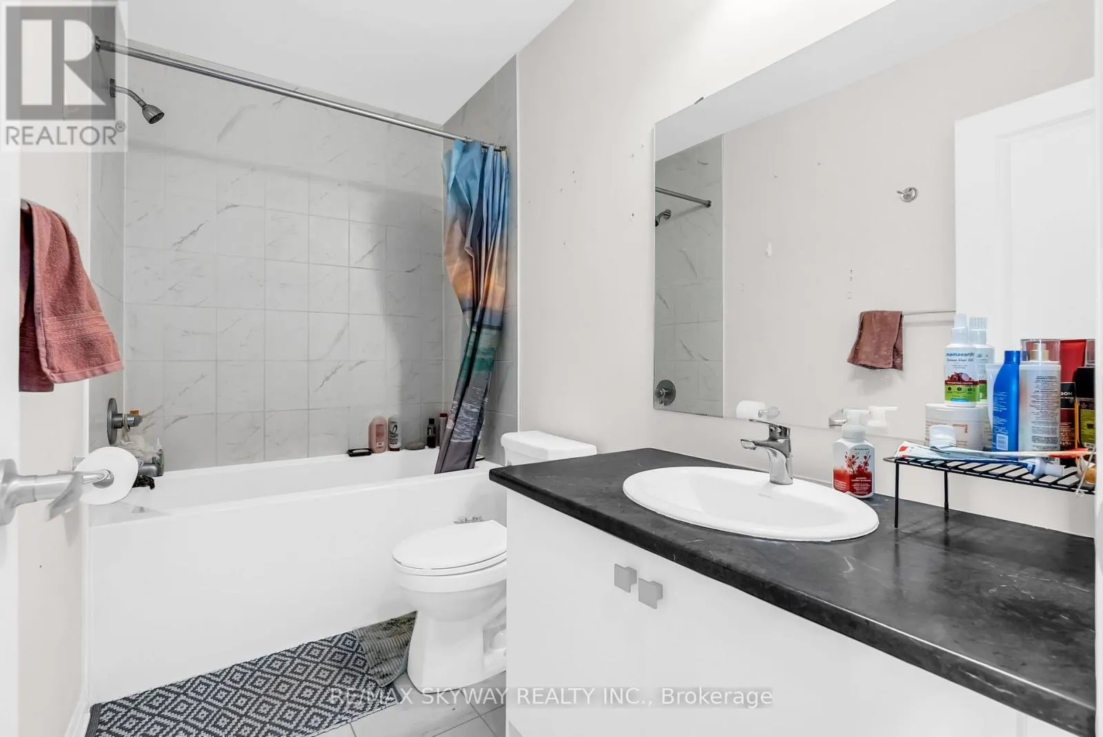 106 - 585 COLBORNE STREET E
