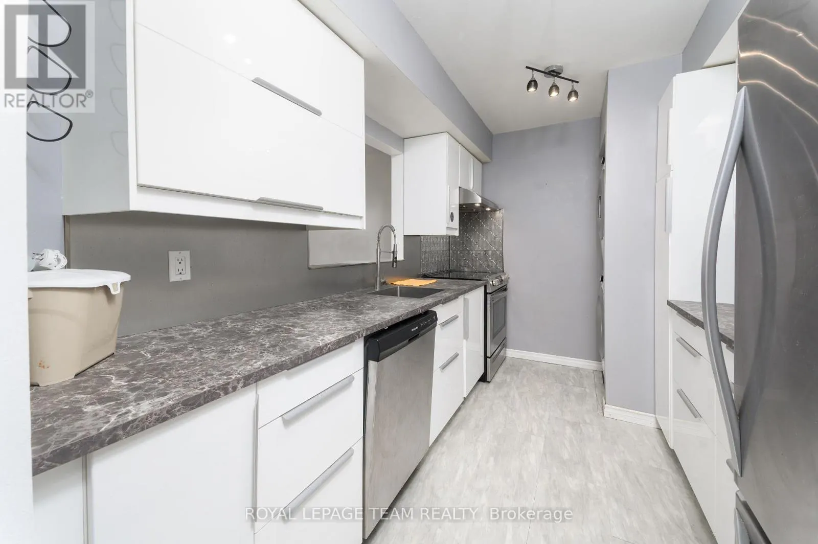 204 - 266 LORRY GREENBERG DRIVE