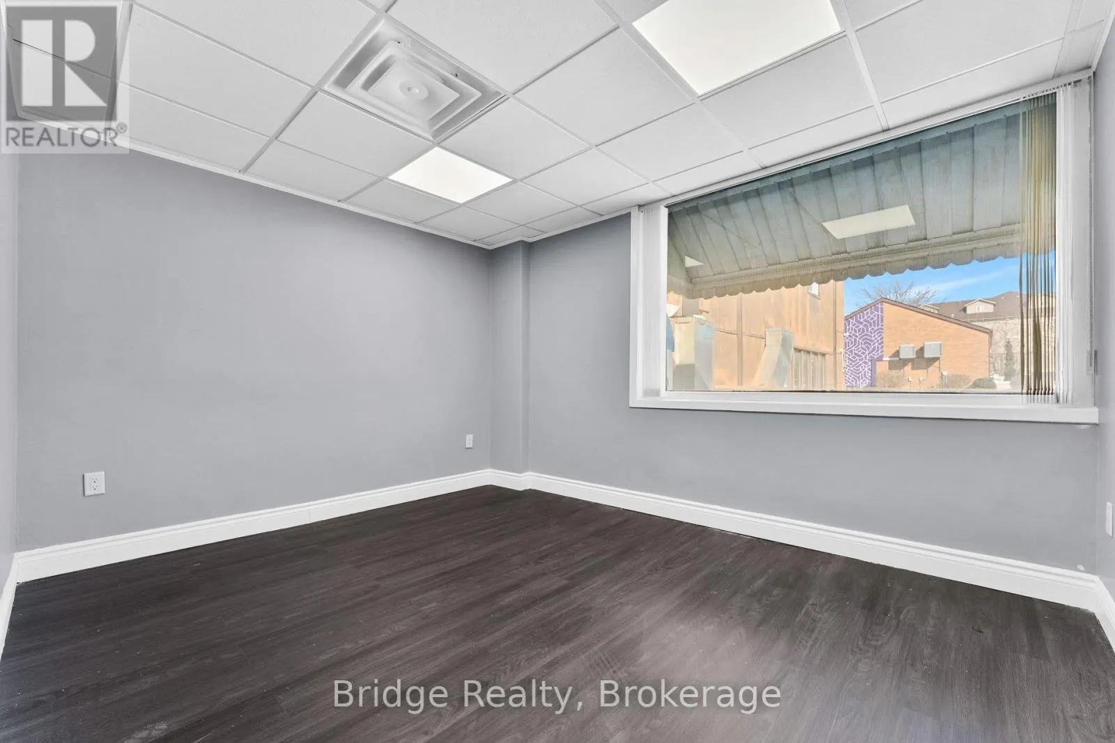 290 DUNDAS STREET