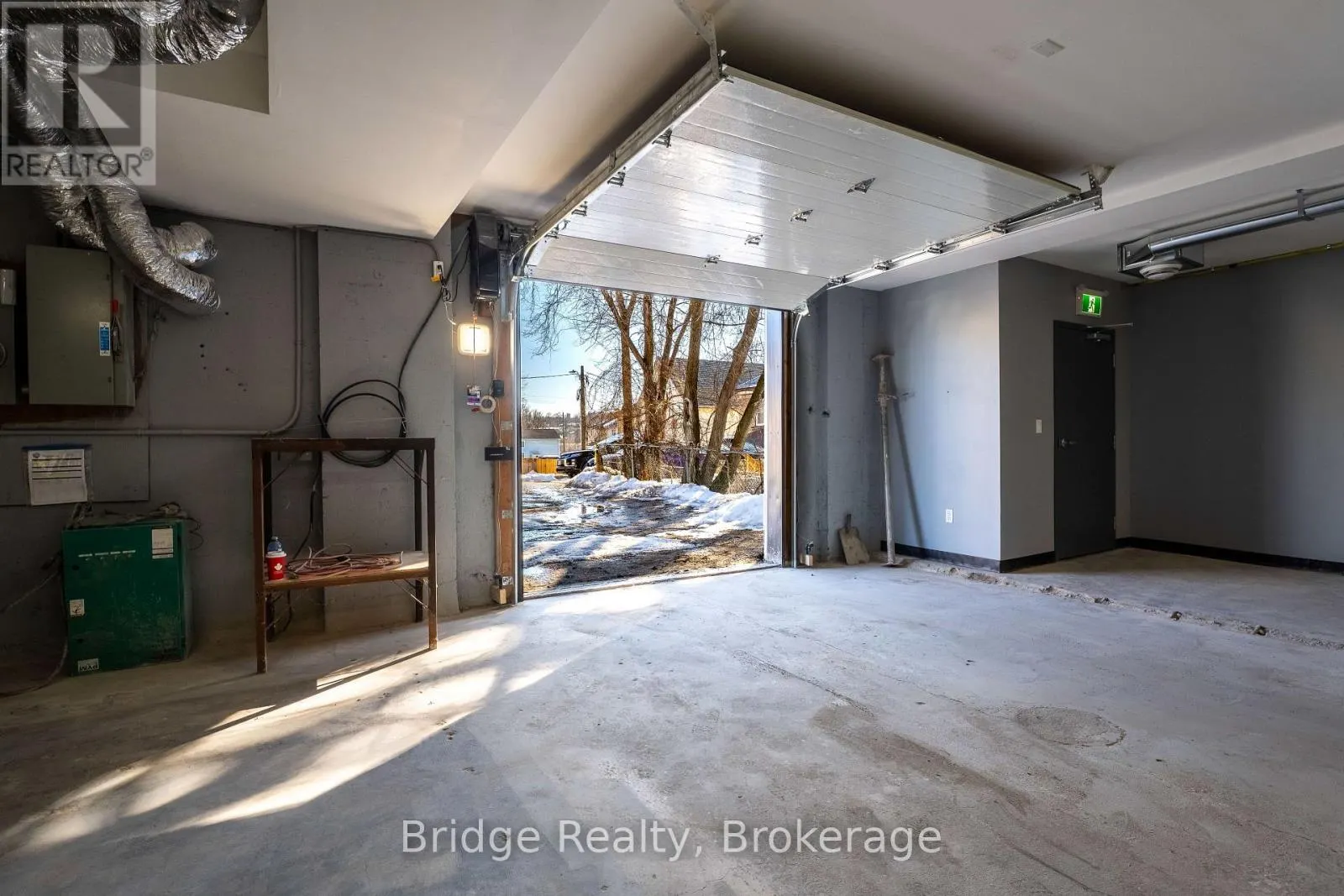 290 DUNDAS STREET