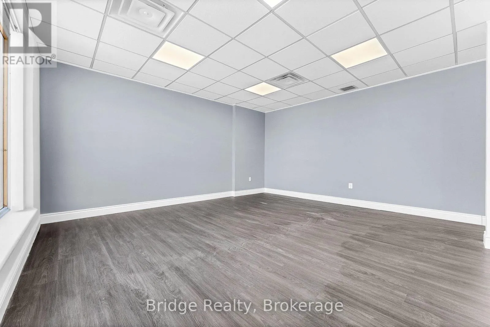 290 DUNDAS STREET