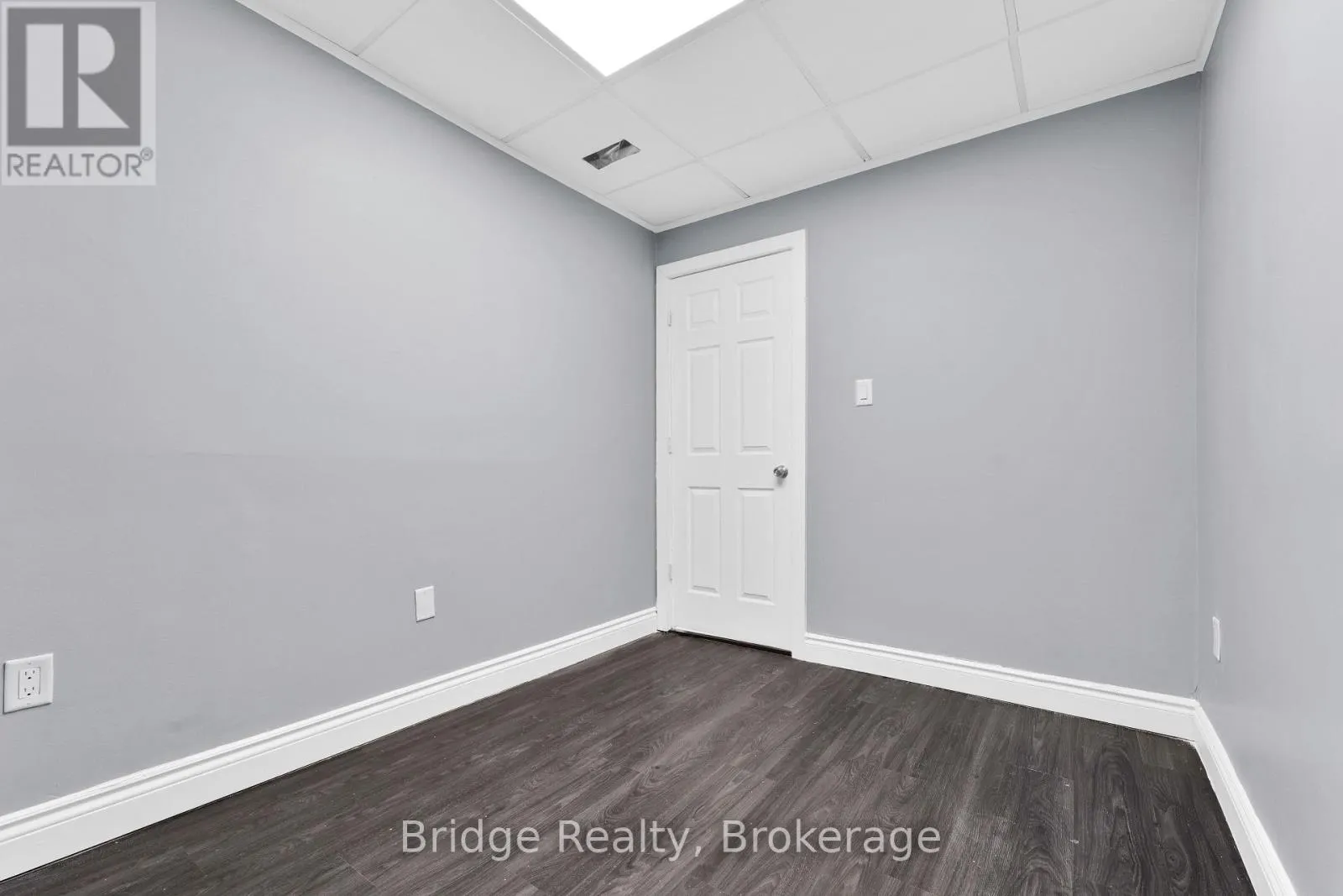 290 DUNDAS STREET