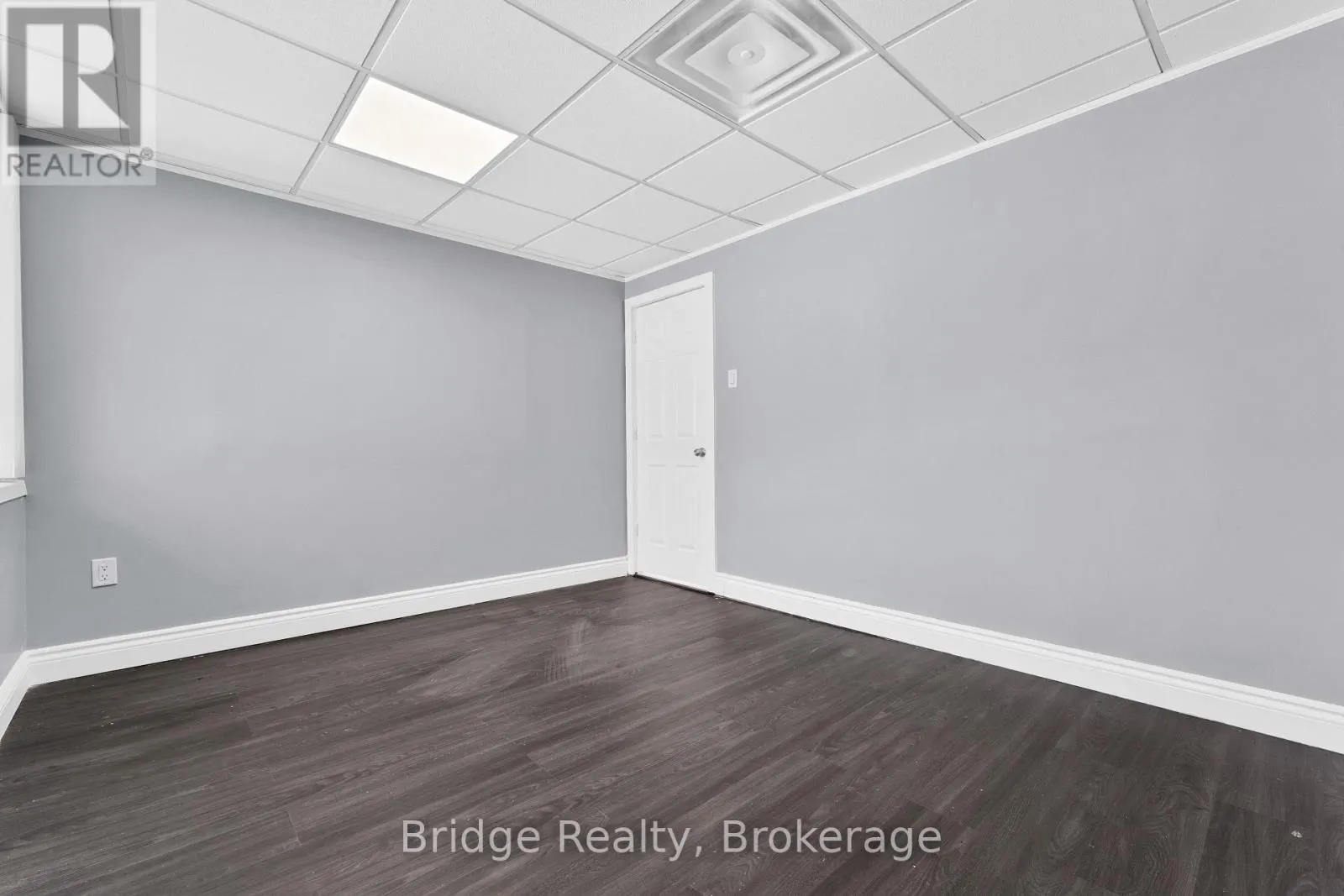 290 DUNDAS STREET