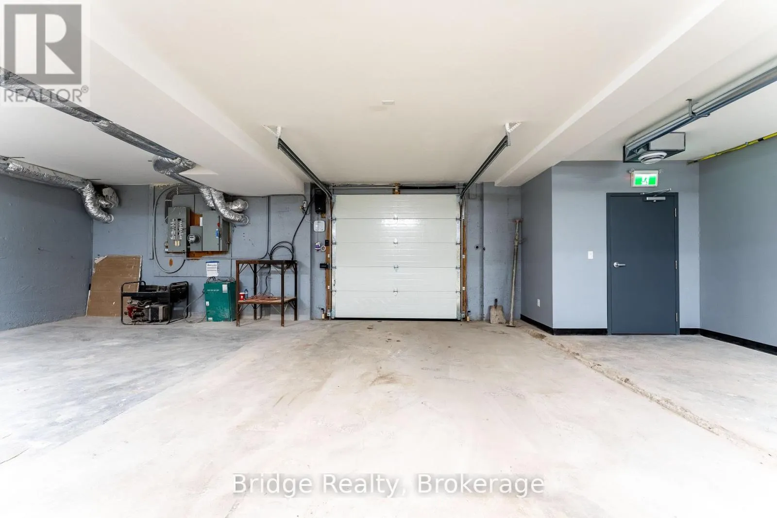 290 DUNDAS STREET