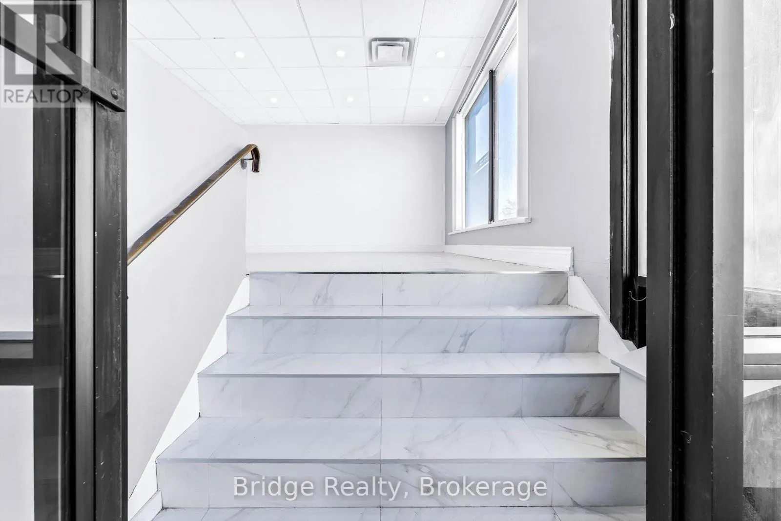 290 DUNDAS STREET
