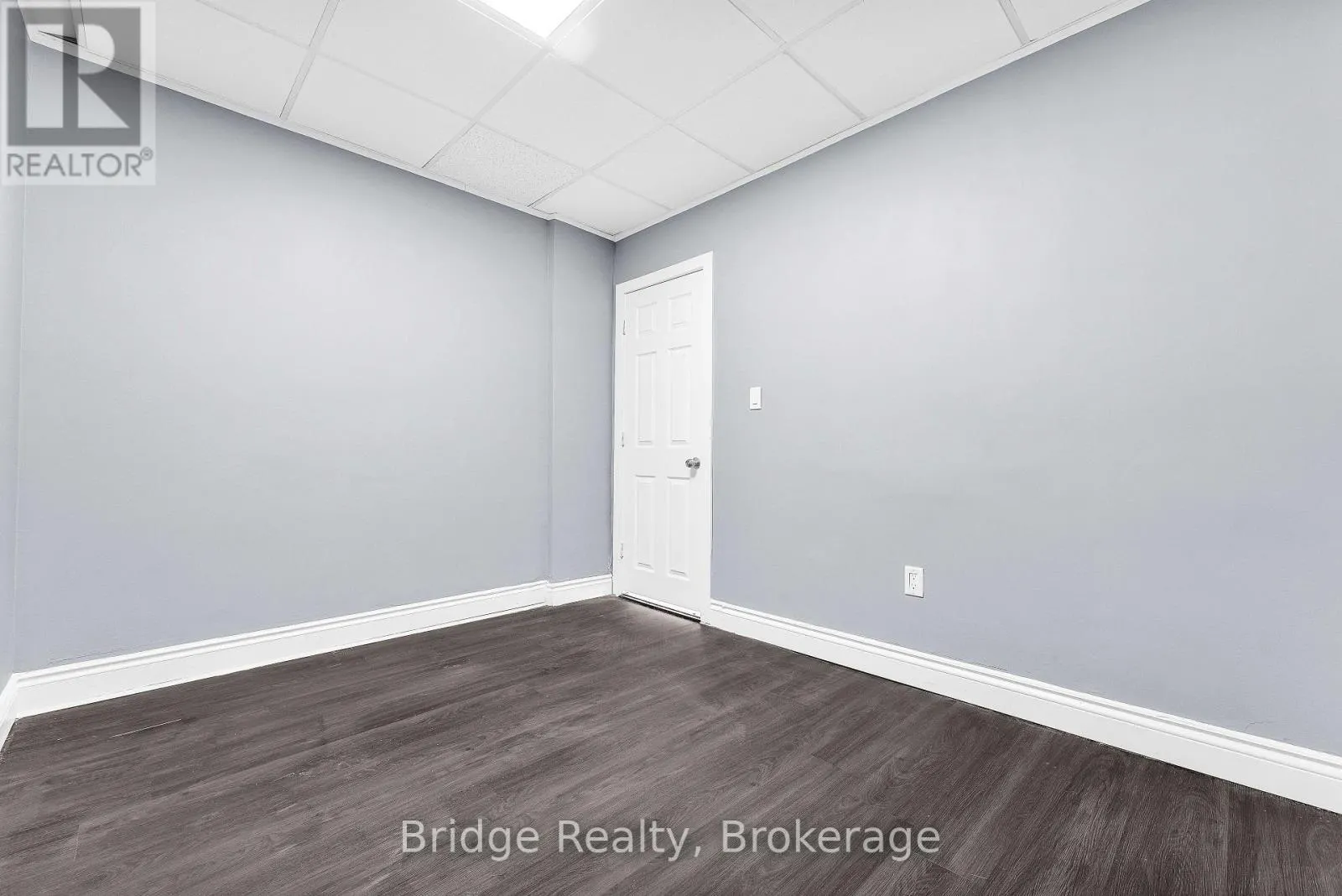 290 DUNDAS STREET