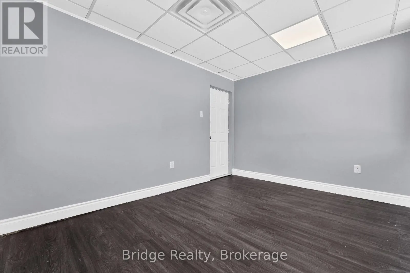 290 DUNDAS STREET