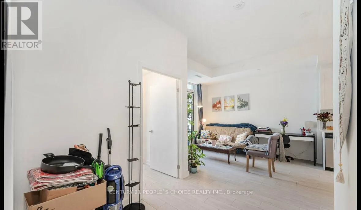 216 - 55 DUKE STREET W