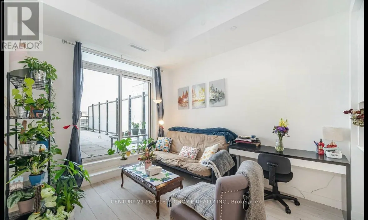 216 - 55 DUKE STREET W