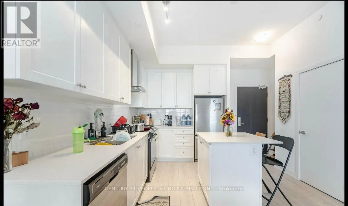 216 - 55 DUKE STREET W