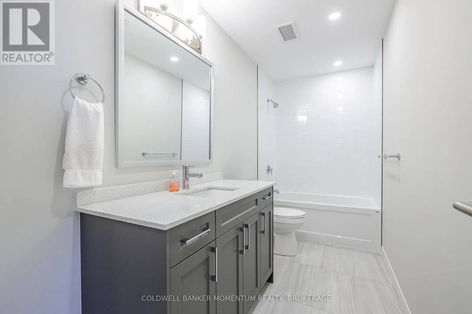 403 - 118 WEST STREET, #403