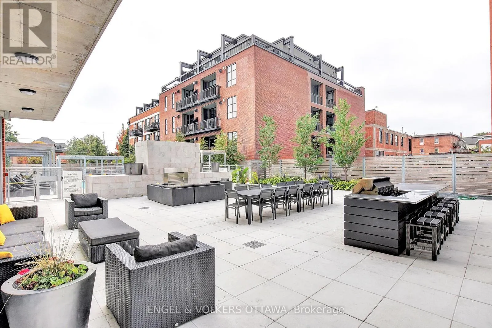 516 - 360 MCLEOD STREET