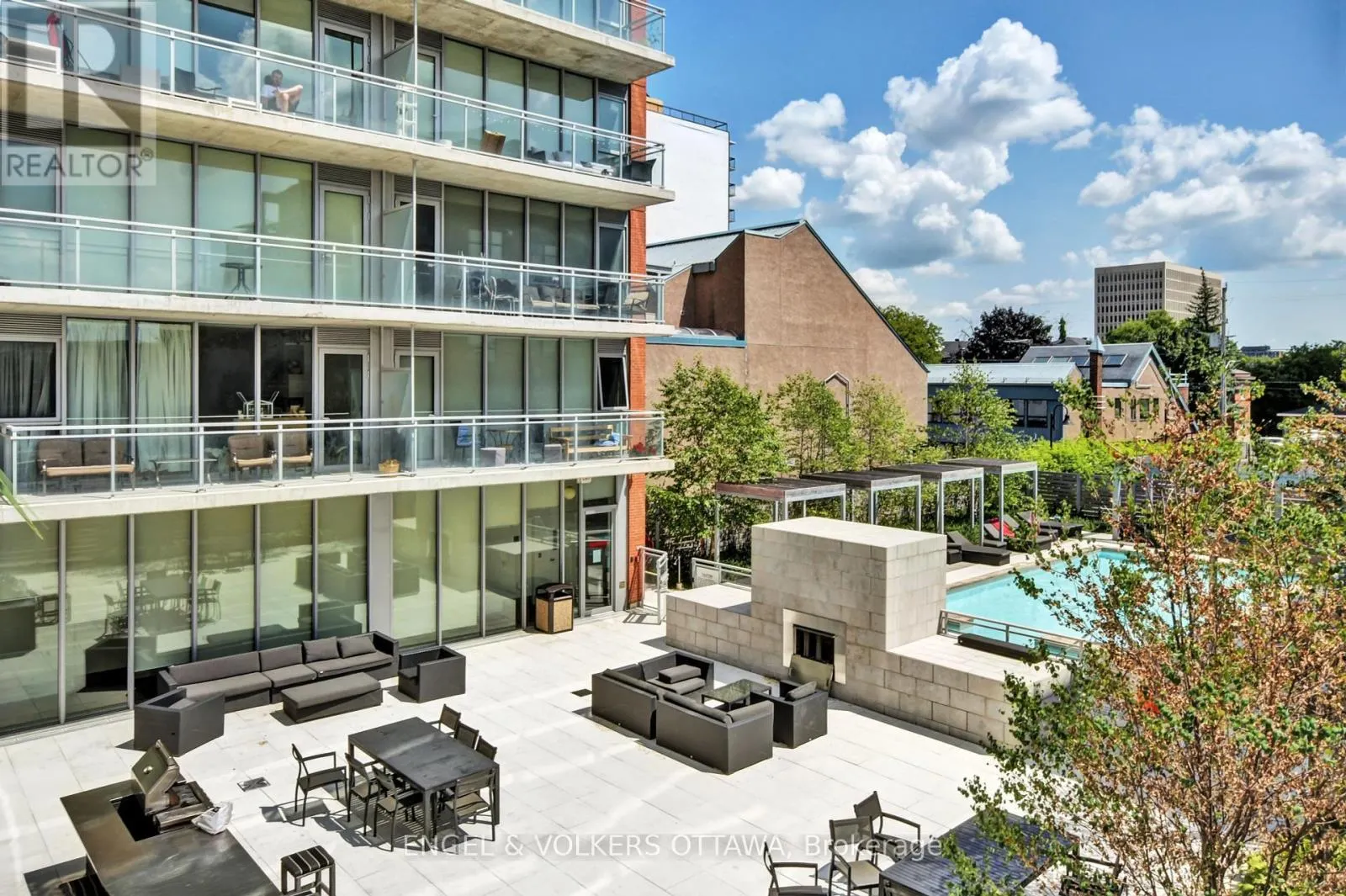 516 - 360 MCLEOD STREET
