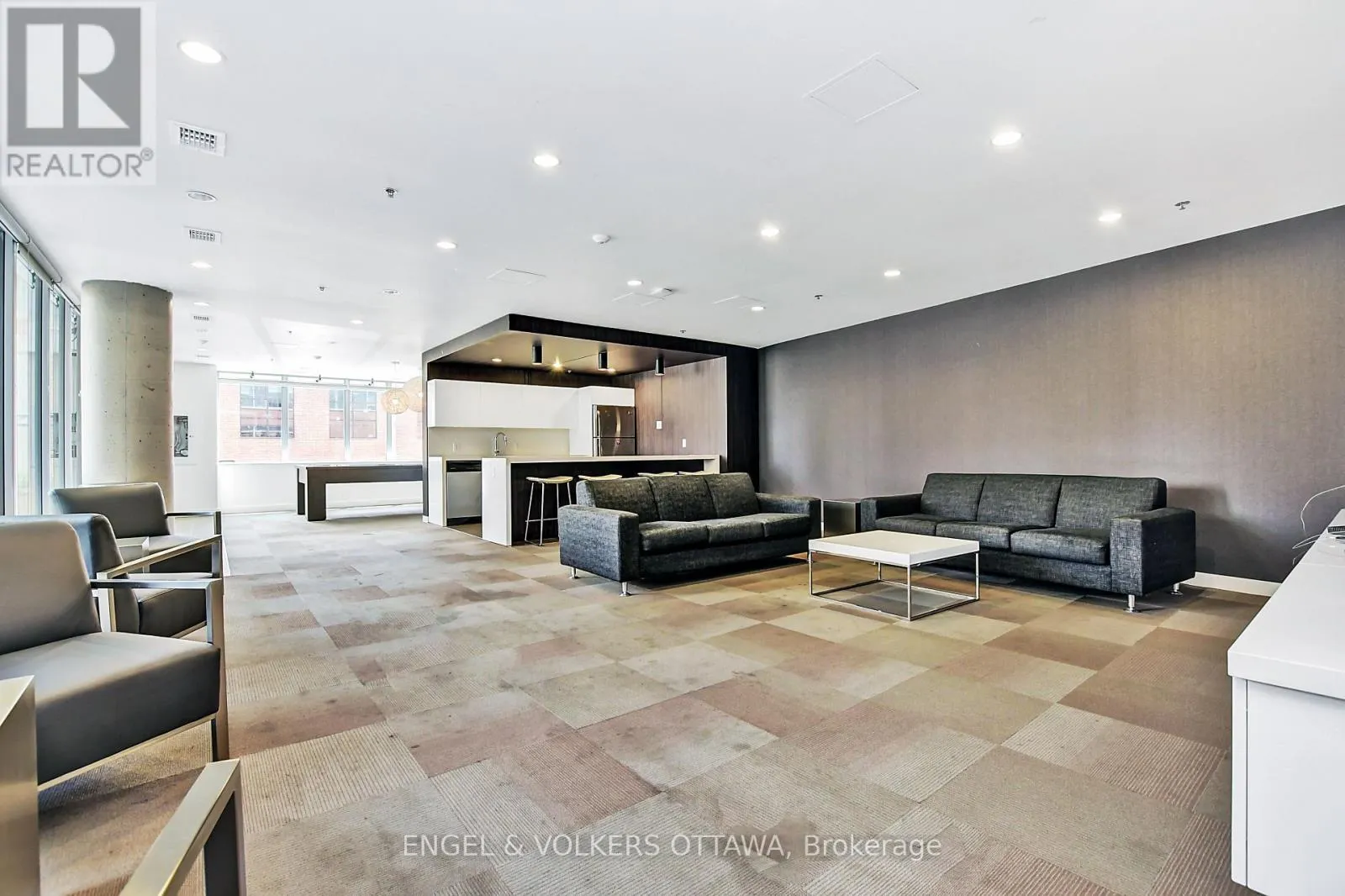 516 - 360 MCLEOD STREET