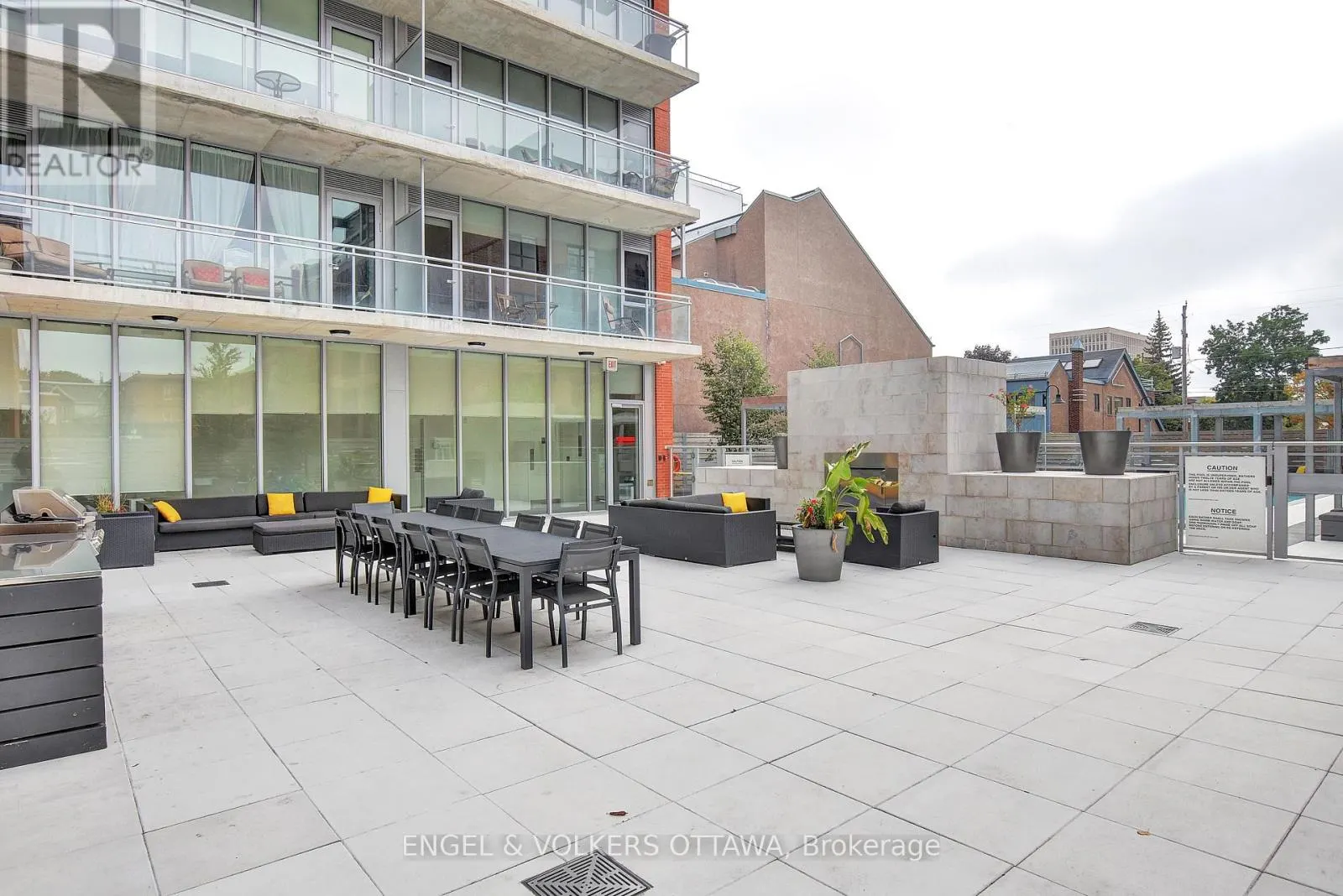 516 - 360 MCLEOD STREET
