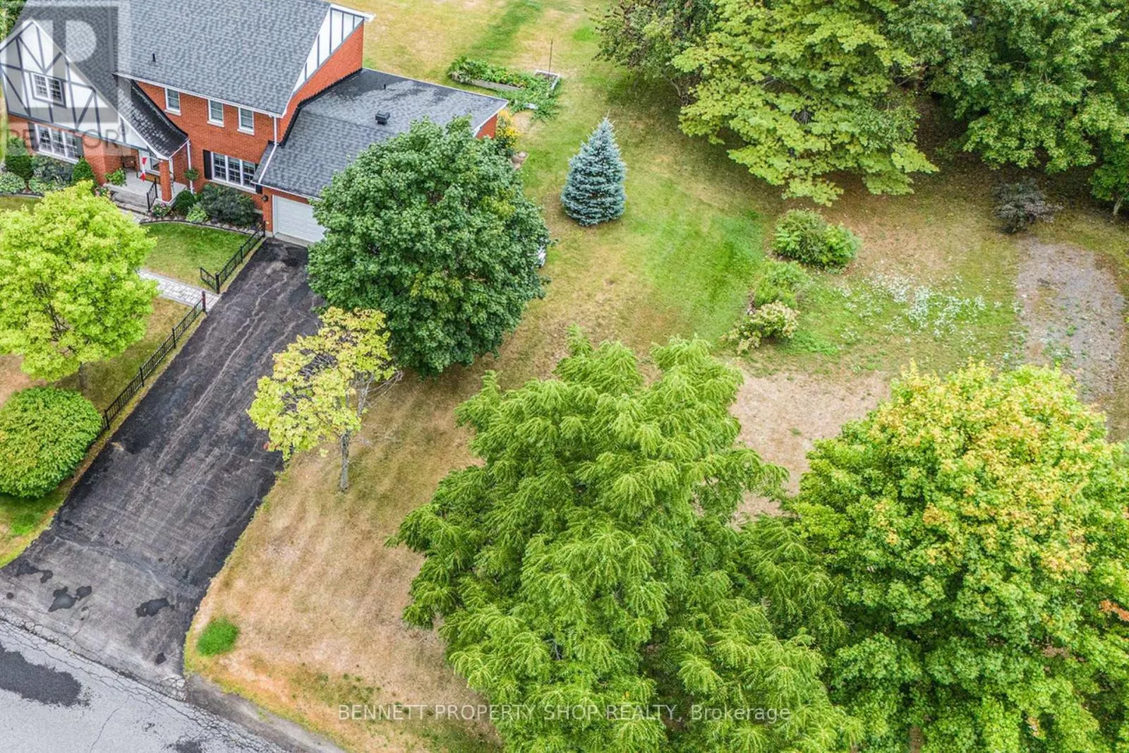 2 FAIRHOLME DRIVE