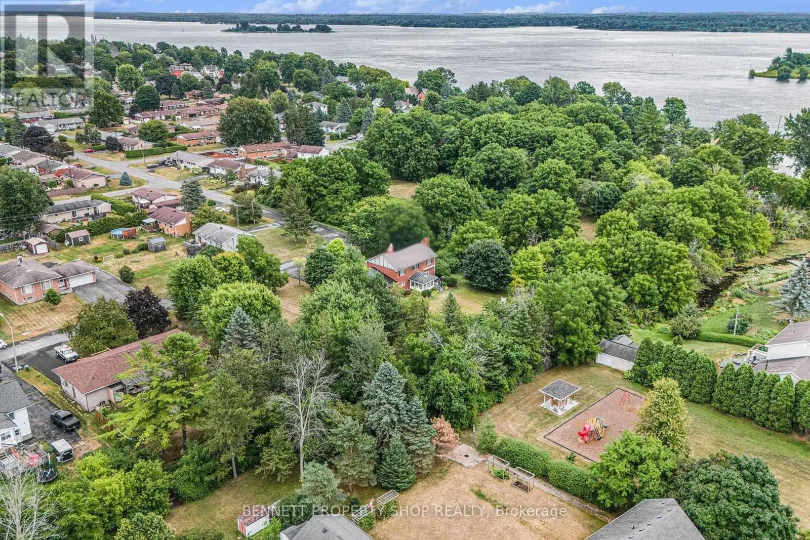2 FAIRHOLME DRIVE