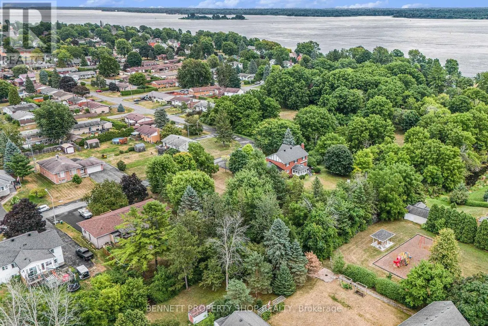 2 FAIRHOLME DRIVE