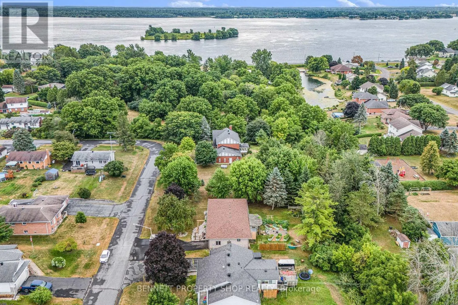 2 FAIRHOLME DRIVE