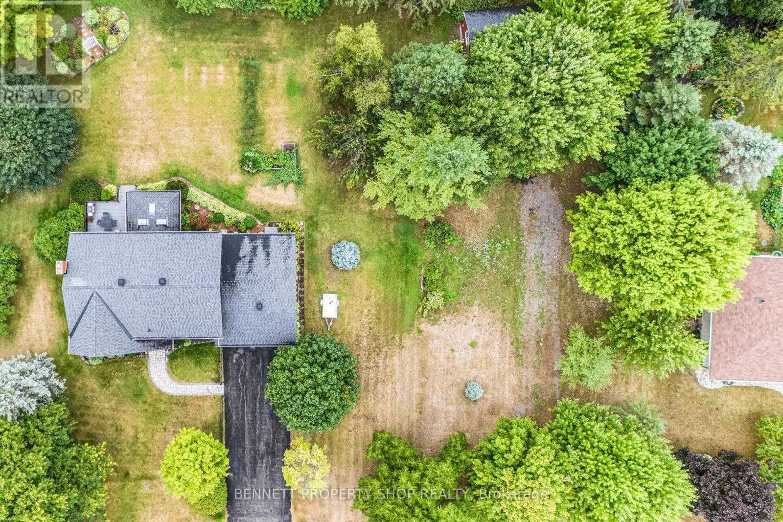 2 FAIRHOLME DRIVE