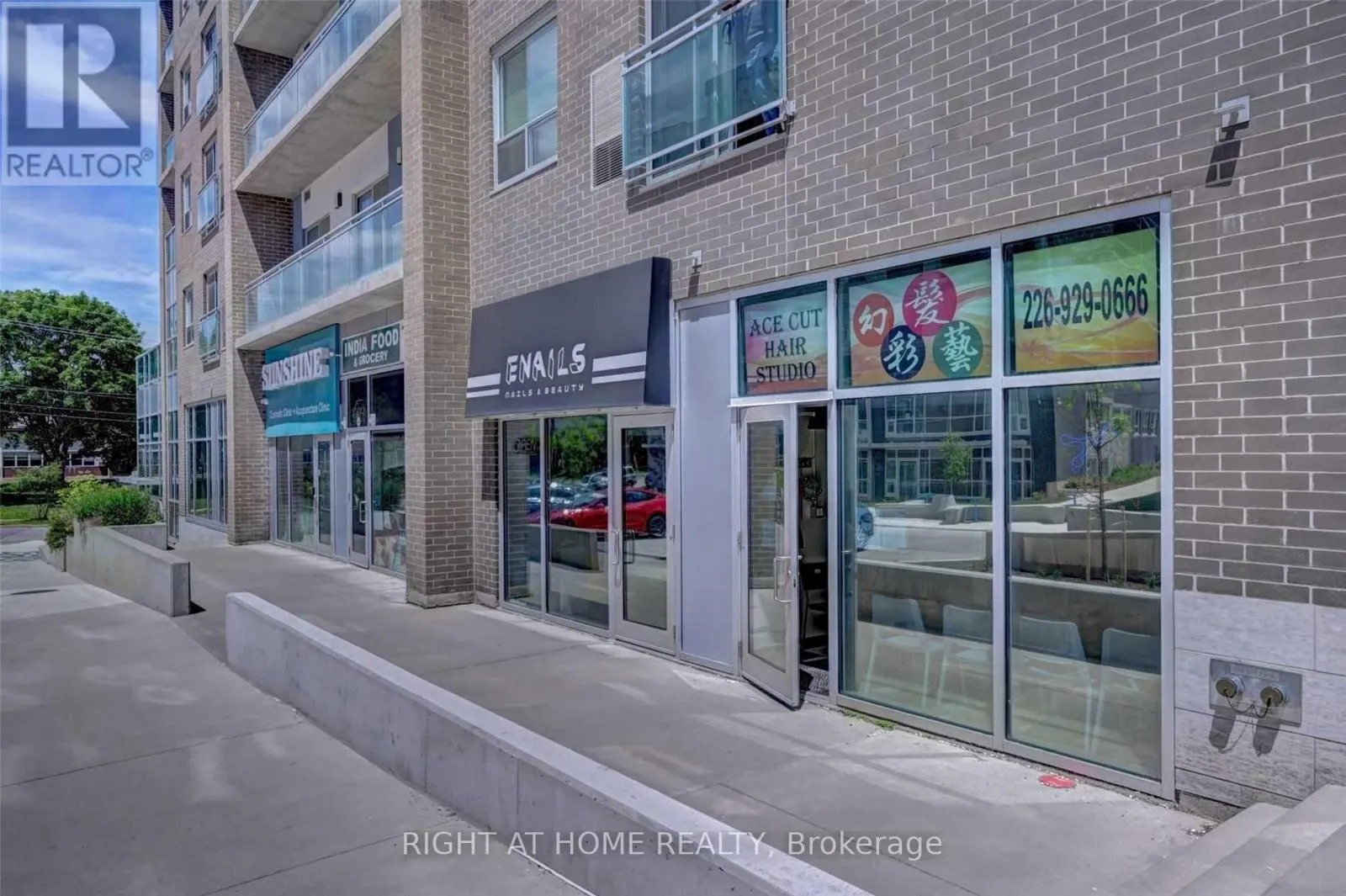 F114 - 275 LARCH STREET S