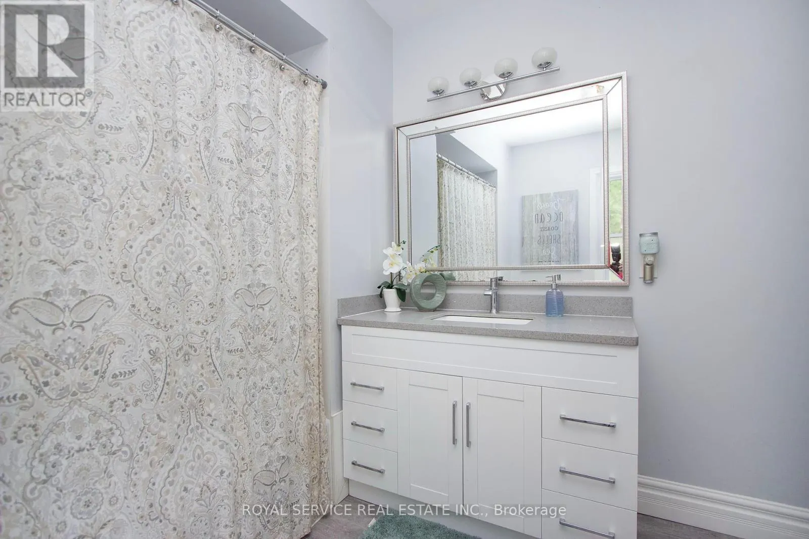 113 ELGIN STREET N