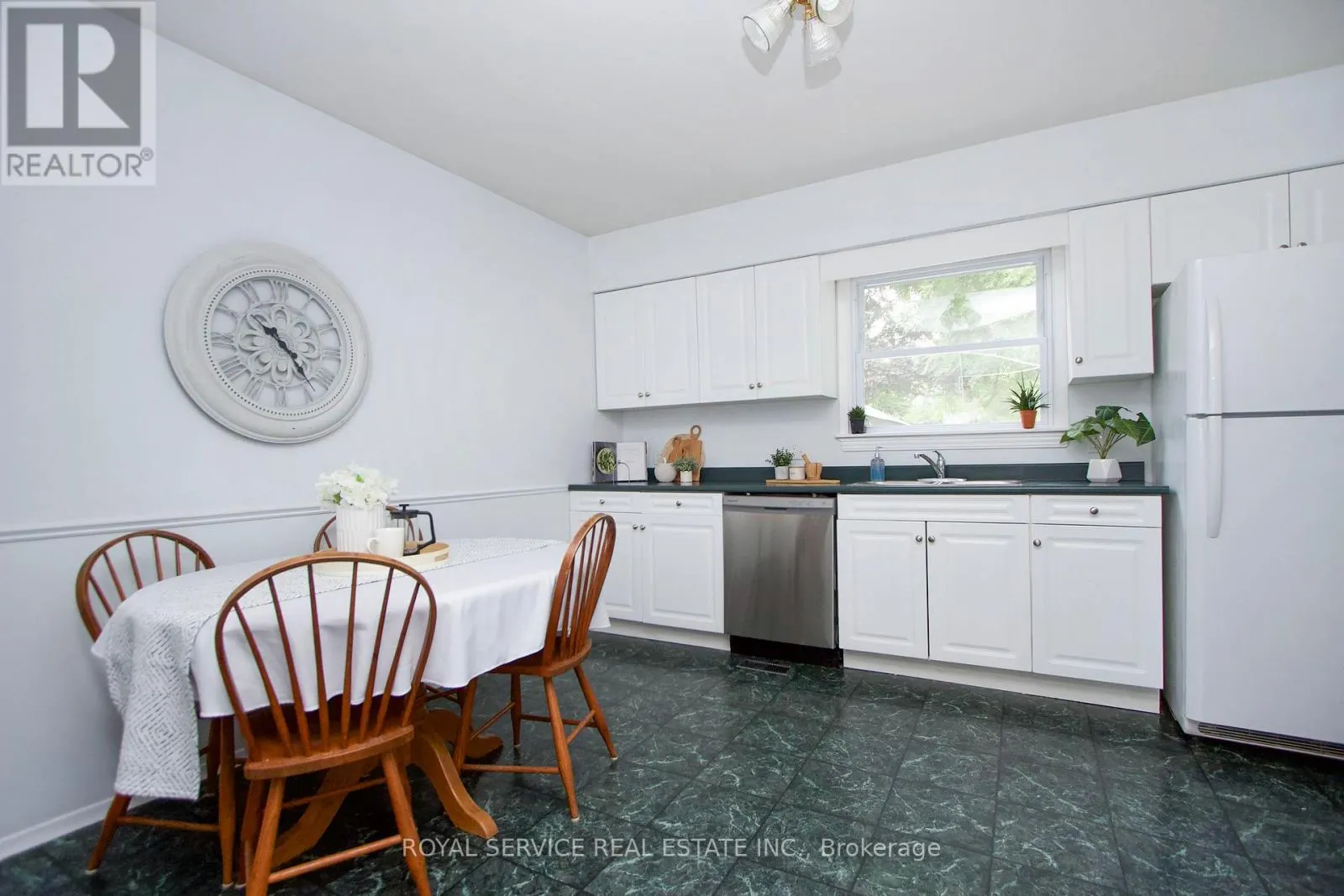 113 ELGIN STREET N