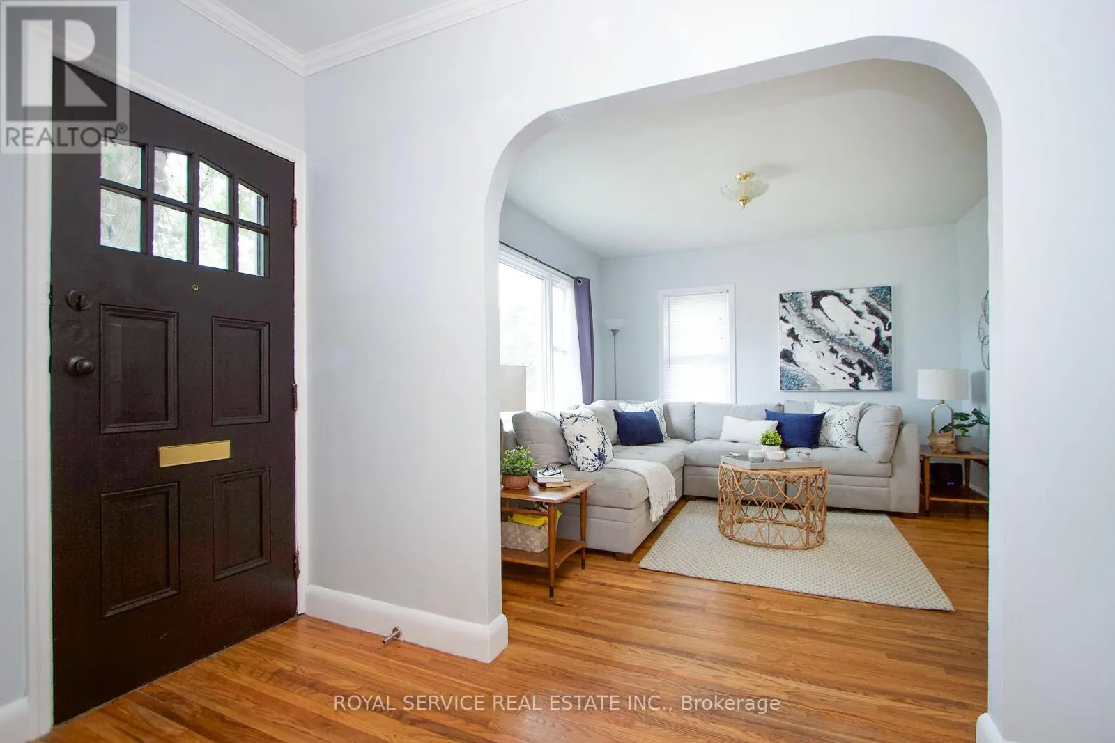 113 ELGIN STREET N