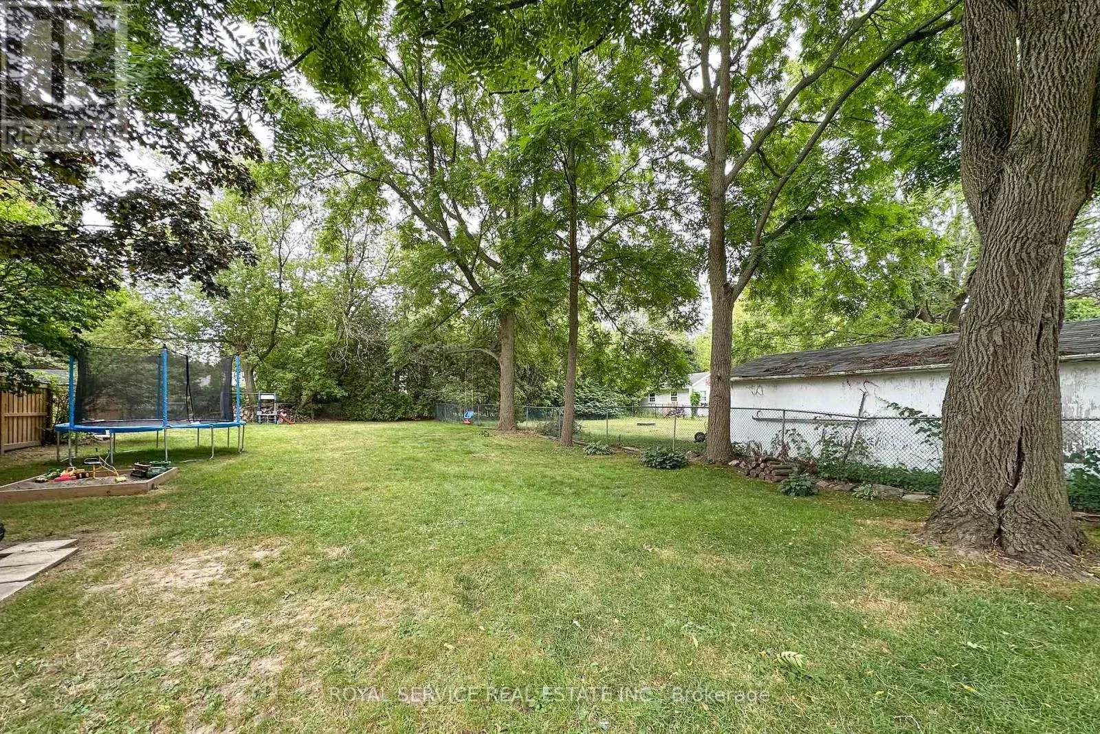 113 ELGIN STREET N