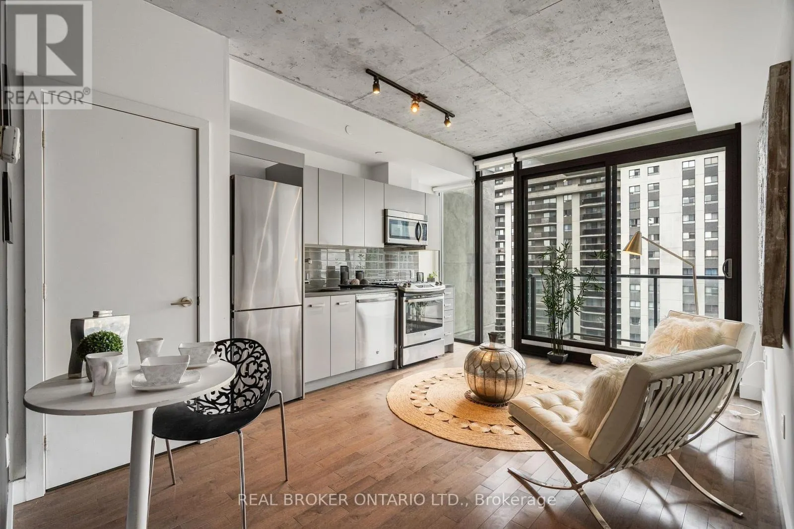 1208 - 224 LYON STREET N