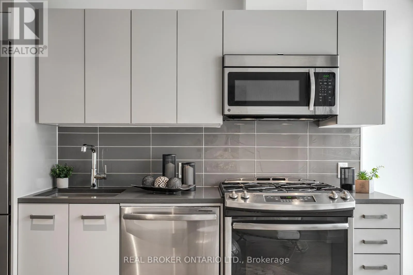 1208 - 224 LYON STREET N