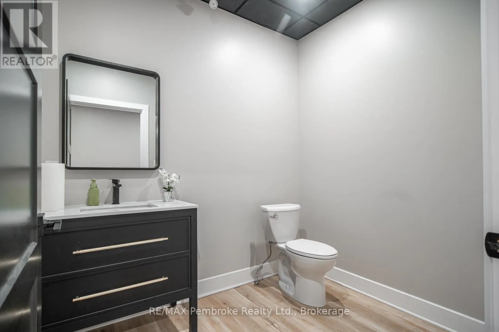 150 PEMBROKE STREET W
