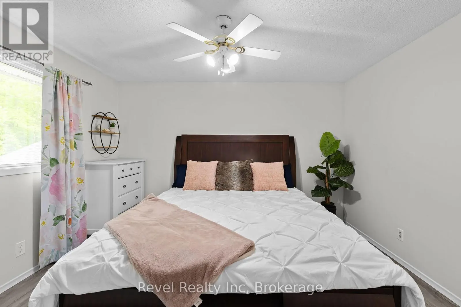35 MACKLAIM DRIVE