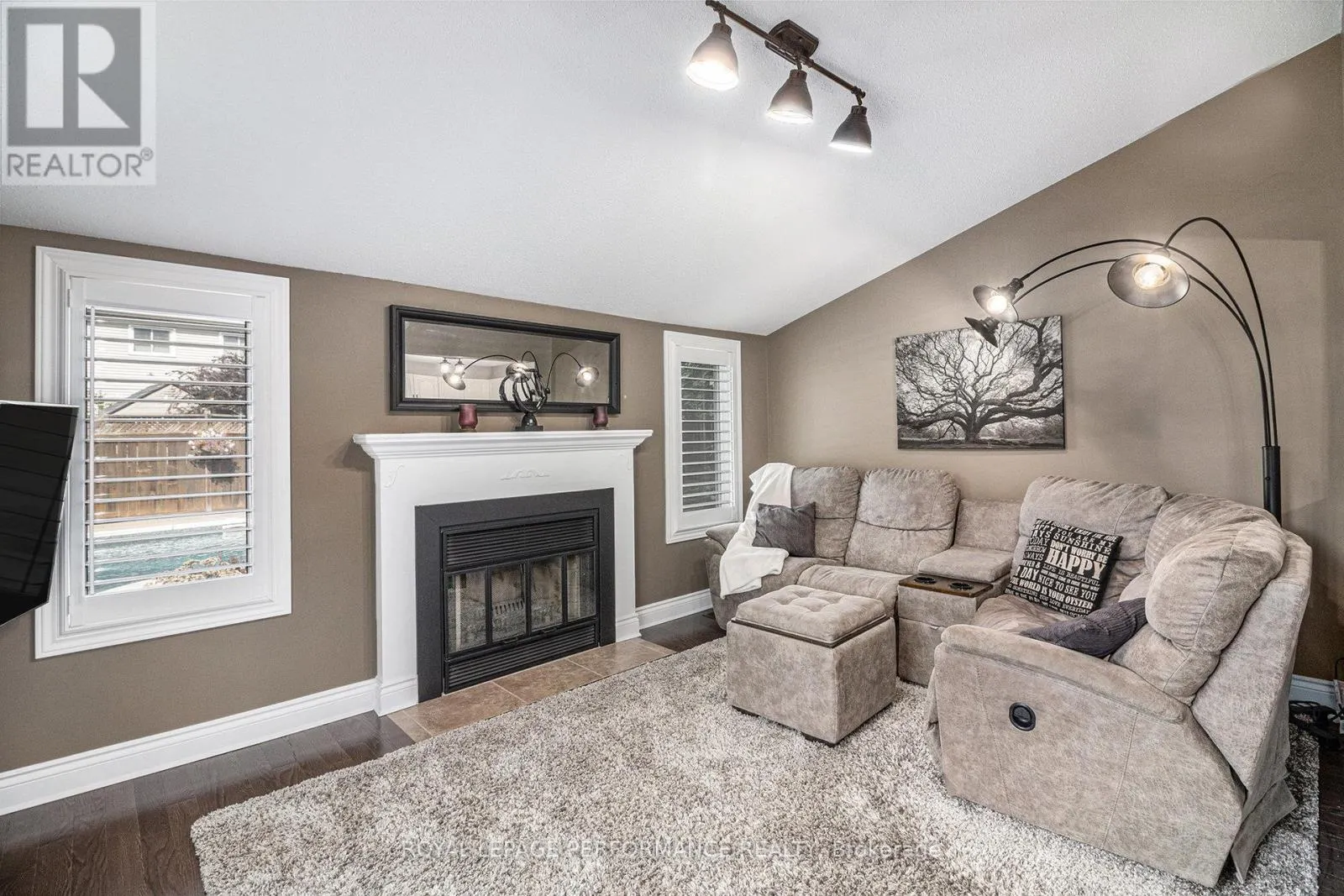653 THICKET WAY