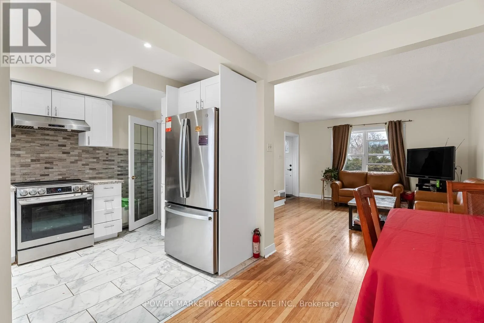 1047 HOLLINGTON STREET