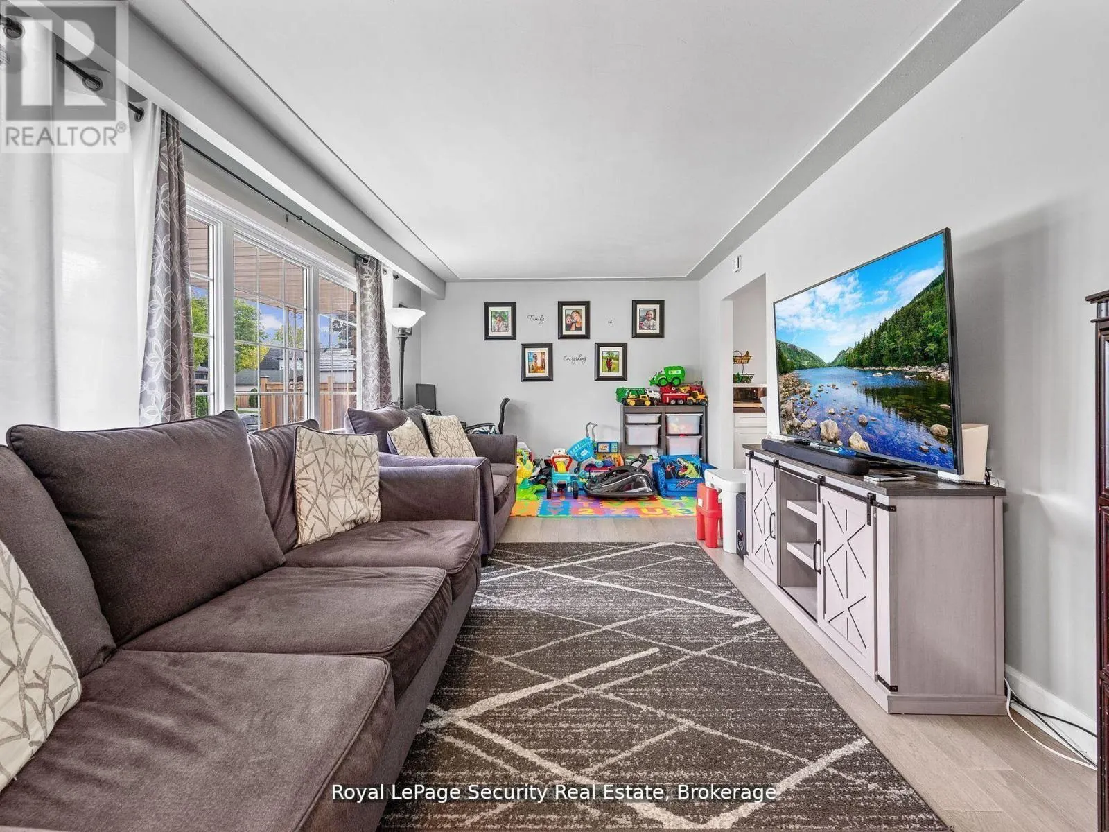 2 MAITLAND AVENUE