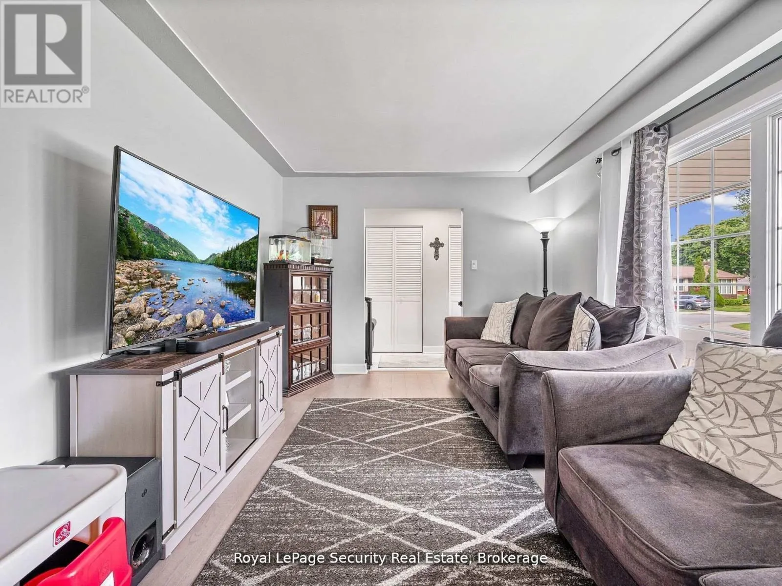 2 MAITLAND AVENUE