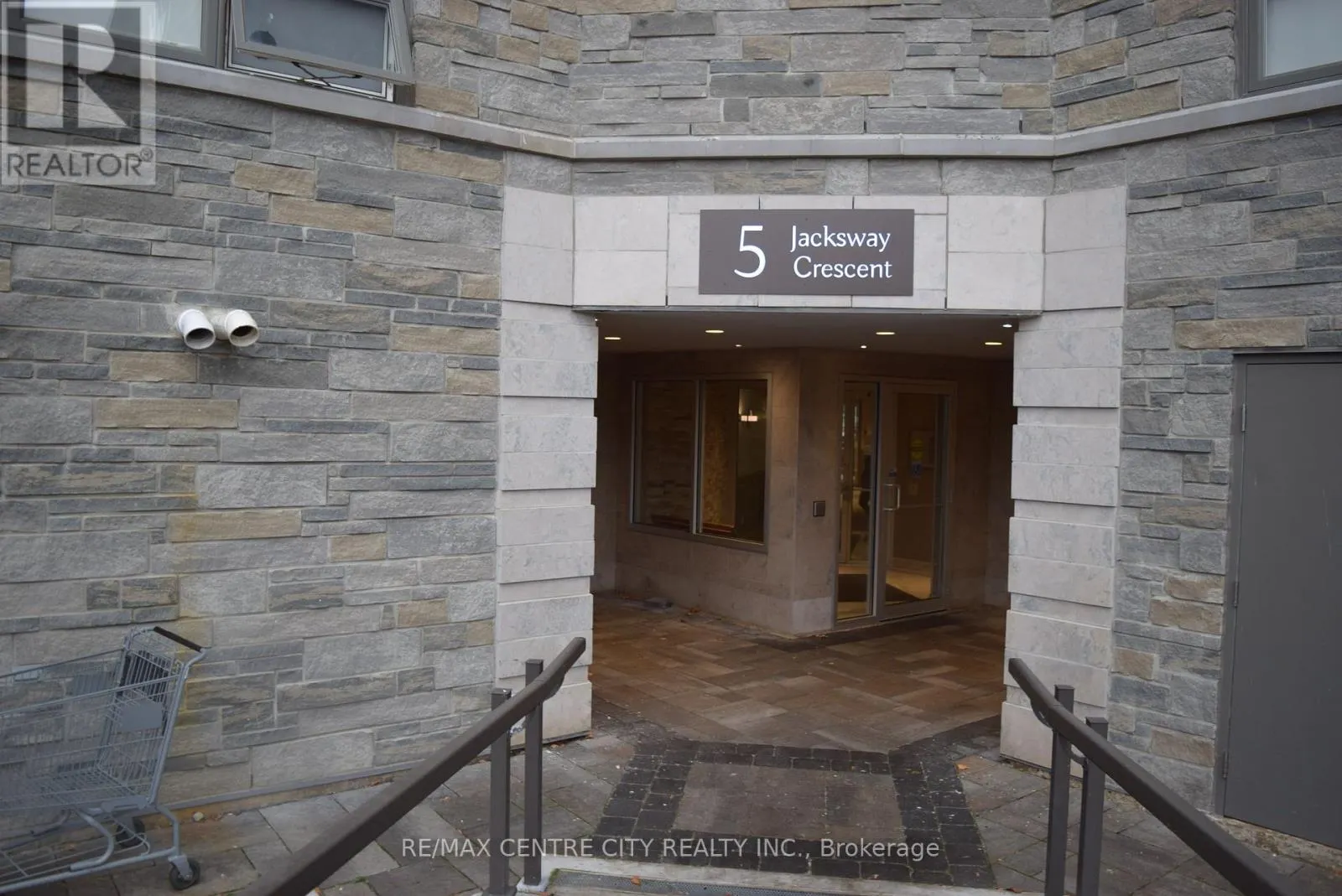 207 - 5 JACKSWAY CRESCENT, #207