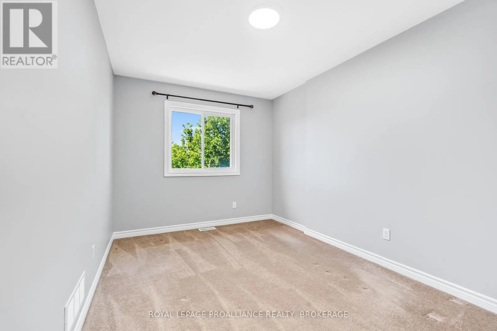1584 DAVENPORT CRESCENT
