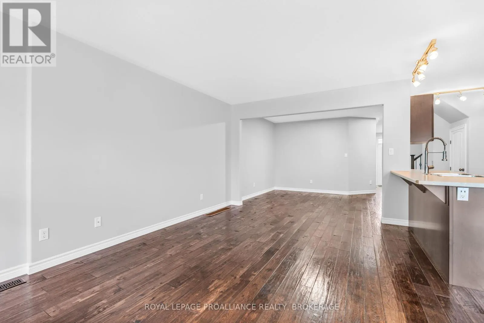 1584 DAVENPORT CRESCENT