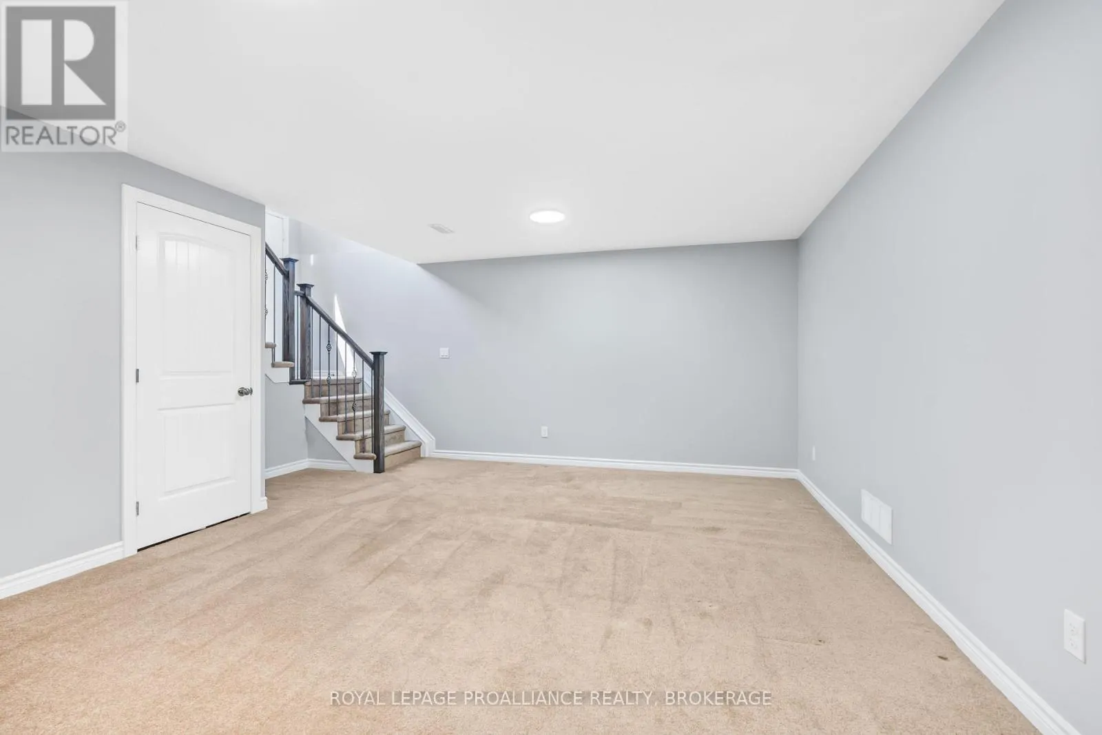 1584 DAVENPORT CRESCENT