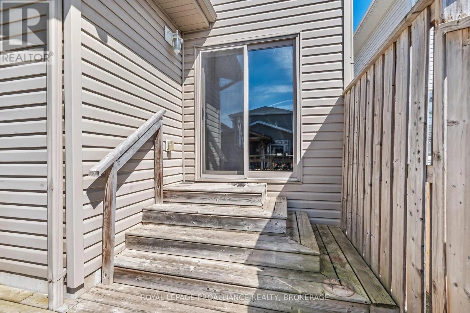 1584 DAVENPORT CRESCENT