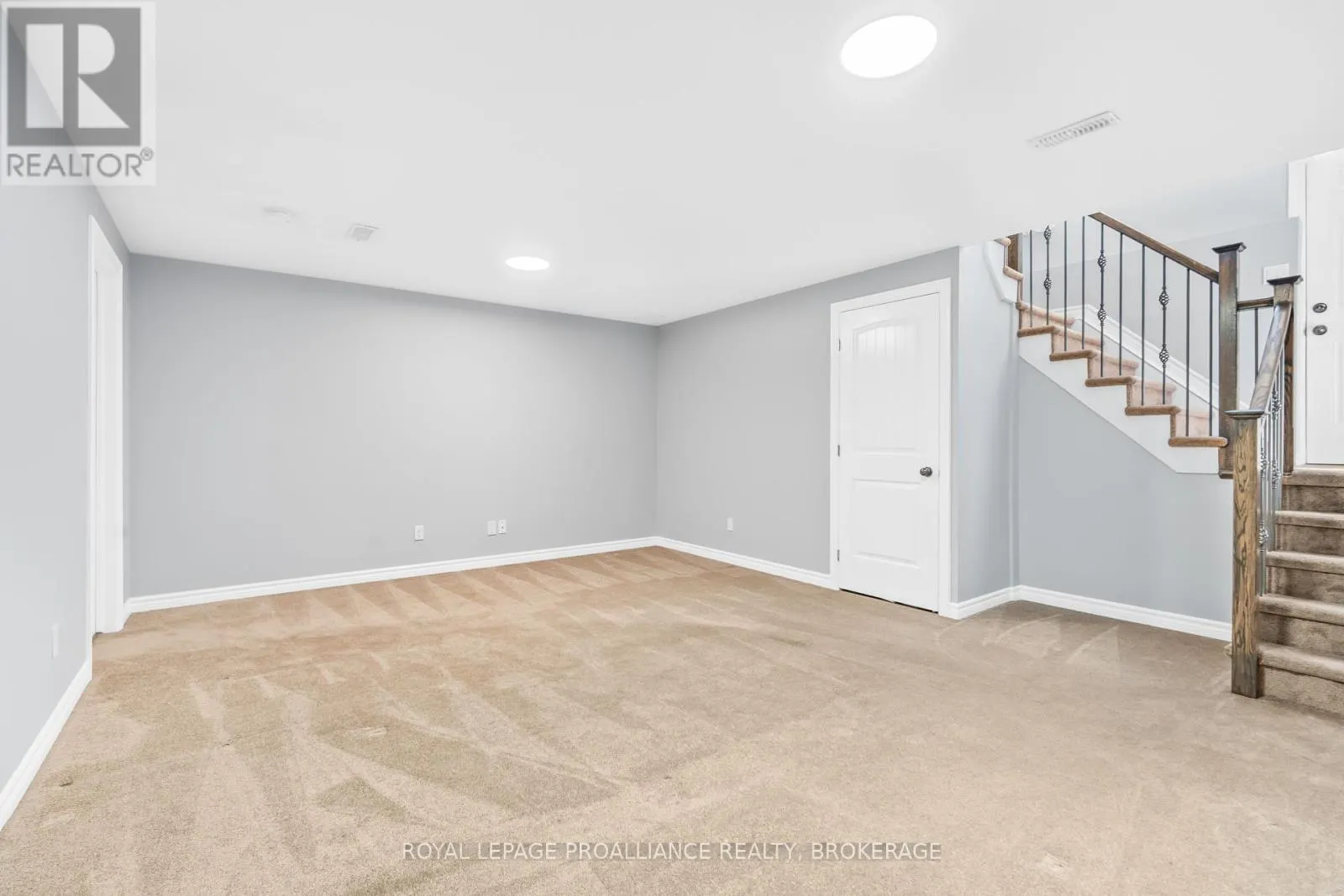 1584 DAVENPORT CRESCENT