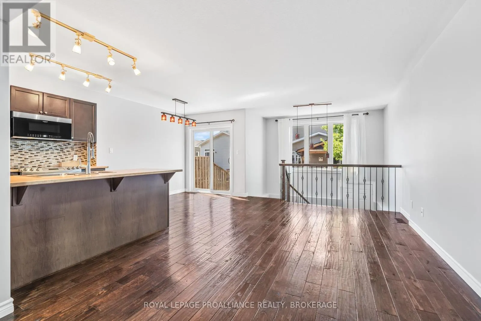 1584 DAVENPORT CRESCENT