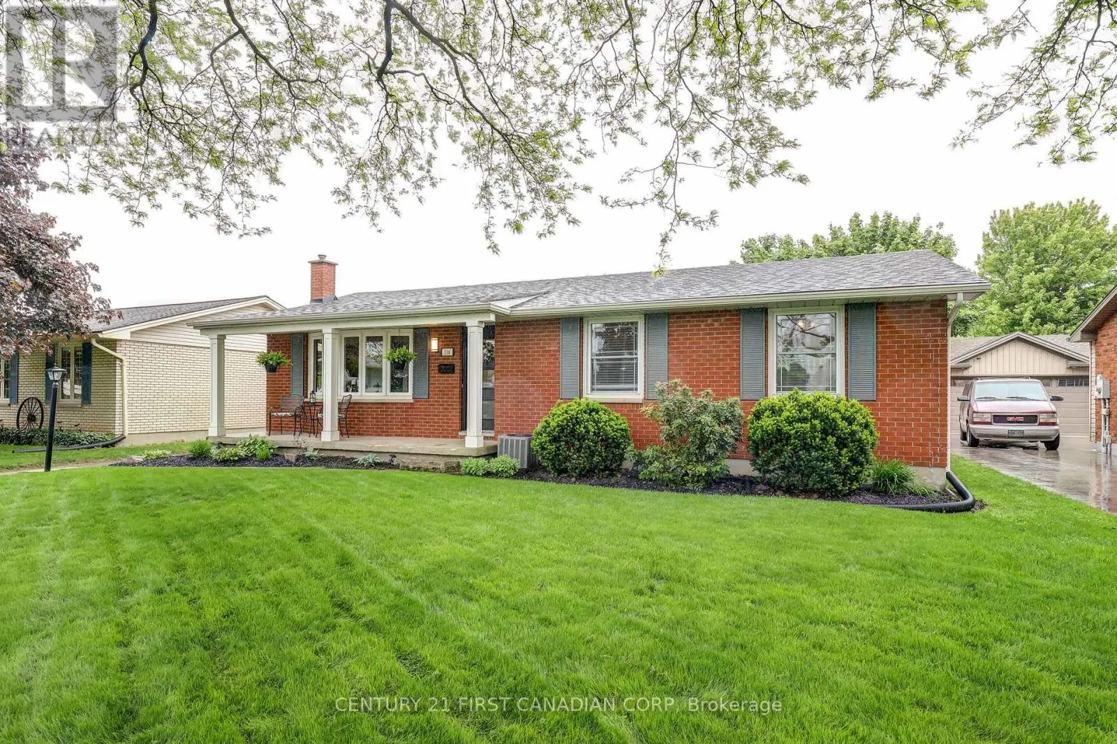 116 DOWNING CRESCENT