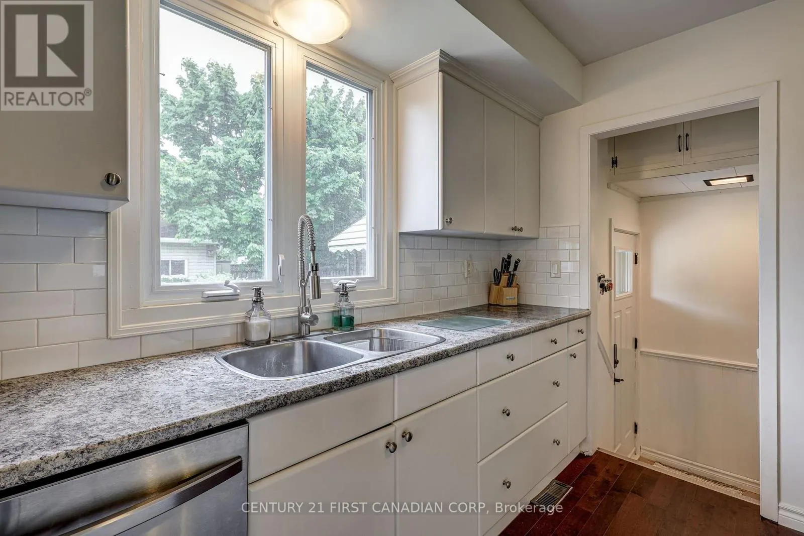 116 DOWNING CRESCENT