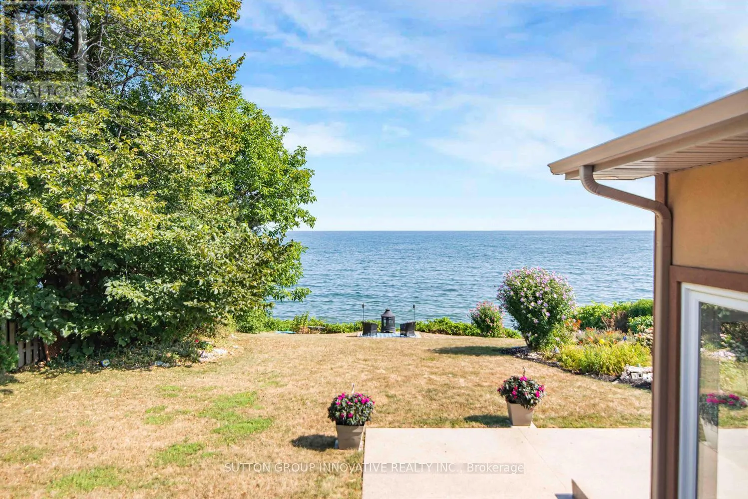 38 LAKESIDE DRIVE