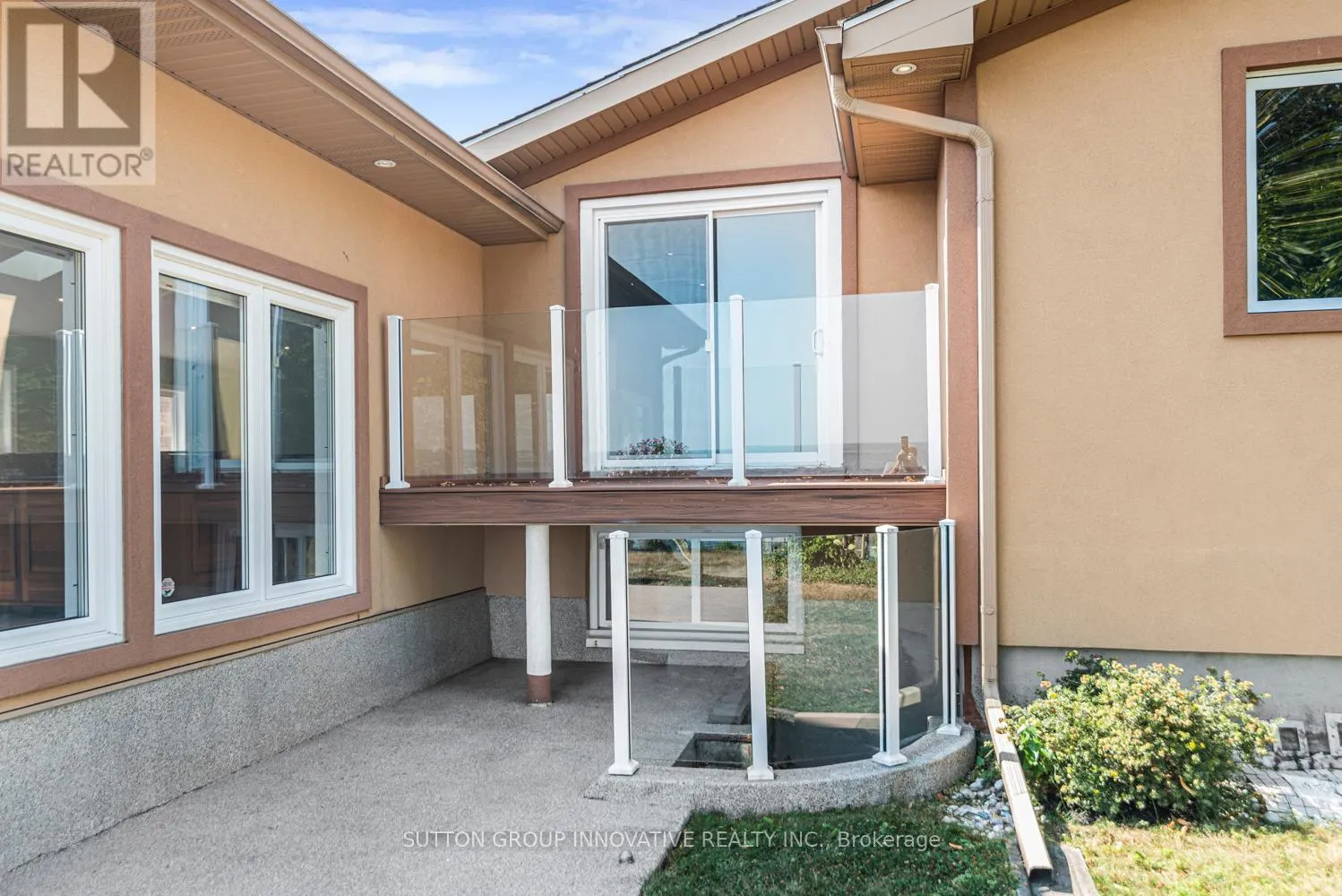 38 LAKESIDE DRIVE