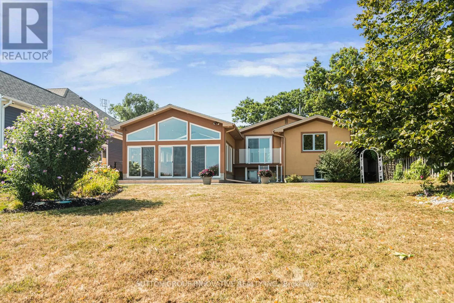 38 LAKESIDE DRIVE