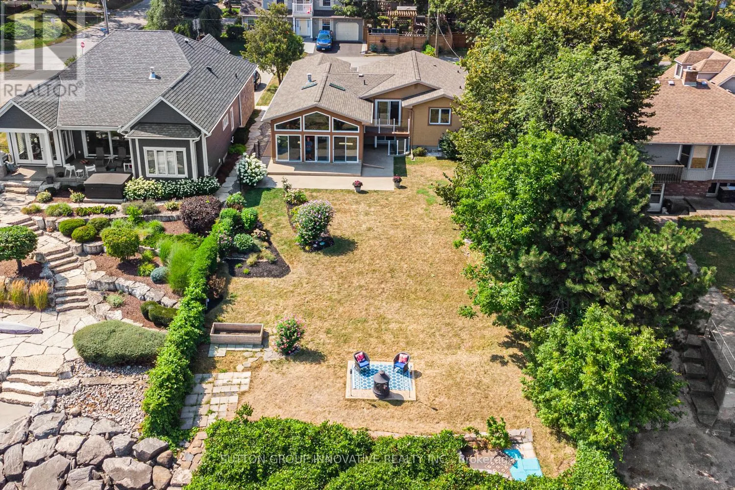 38 LAKESIDE DRIVE